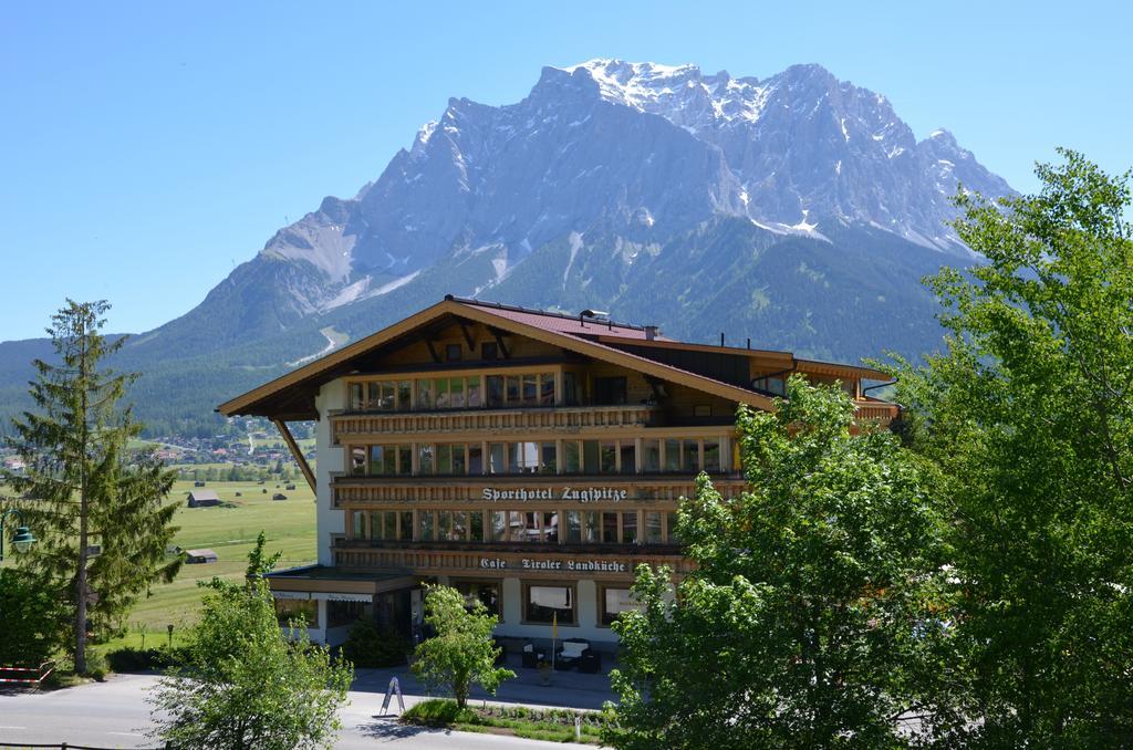 Sporthotel Zugspitze Lermoos Eksteriør bilde