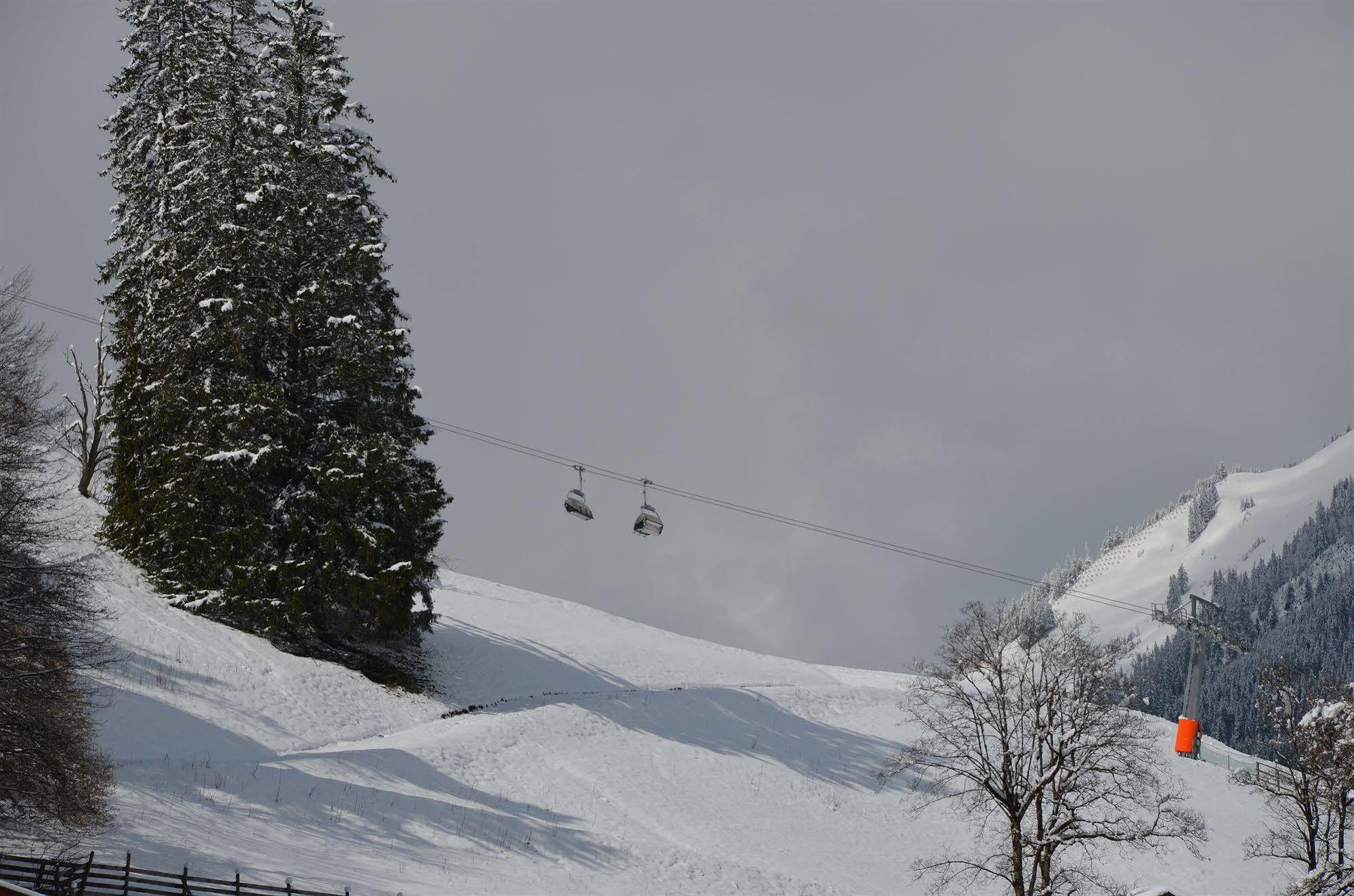 Sporthotel Zugspitze Lermoos Eksteriør bilde
