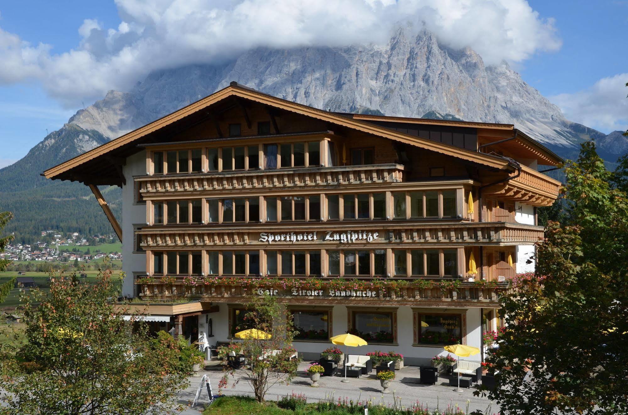 Sporthotel Zugspitze Lermoos Eksteriør bilde