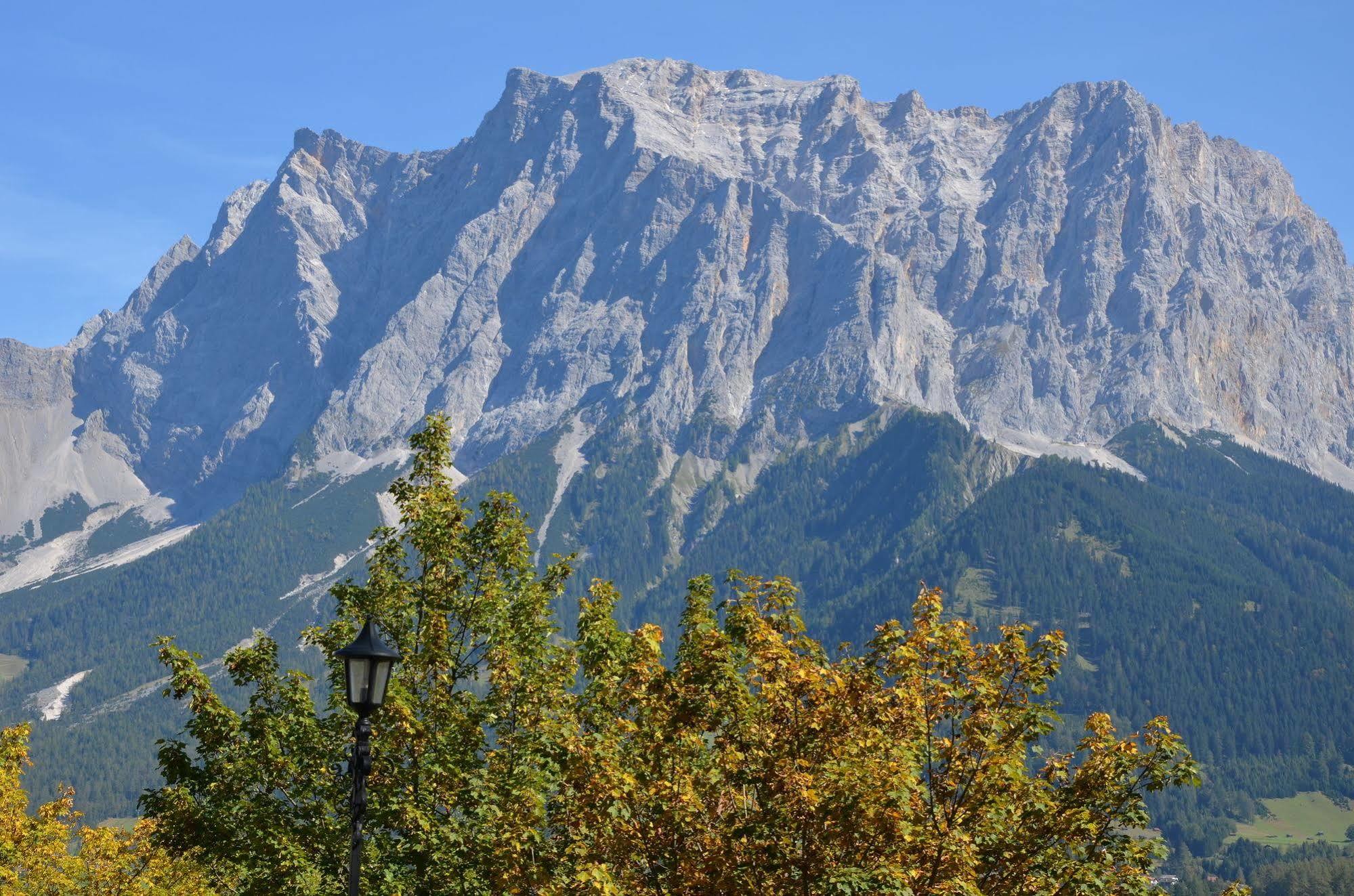 Sporthotel Zugspitze Lermoos Eksteriør bilde